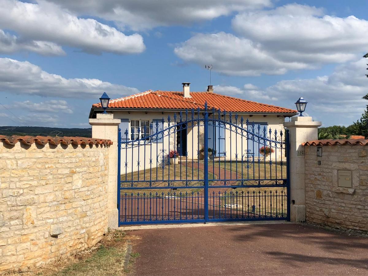 Bed and Breakfast La Ligonne Marillac Екстер'єр фото